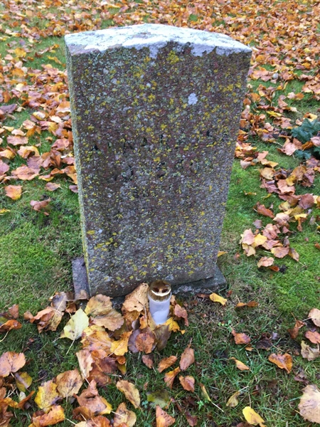 Grave number: 1 8   440