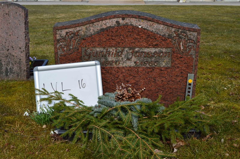 Grave number: LV L    16
