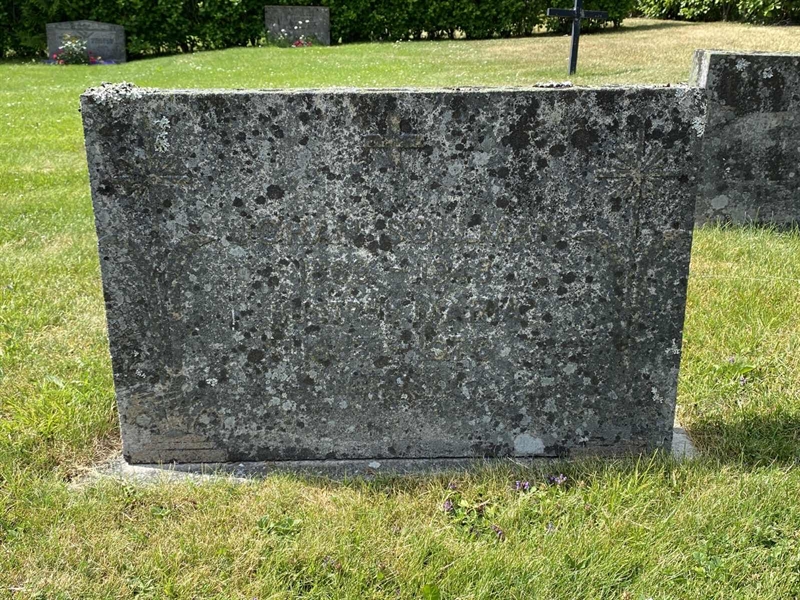 Grave number: 8 1 03   134-135