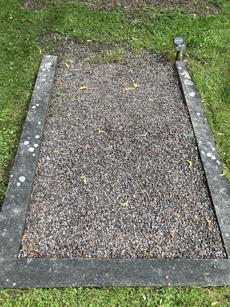 Grave number: 1 02    98