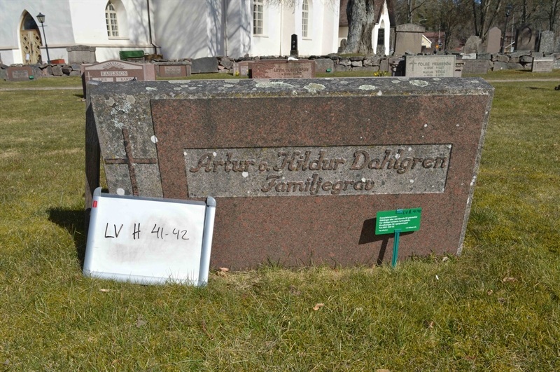 Grave number: LV H    41, 42