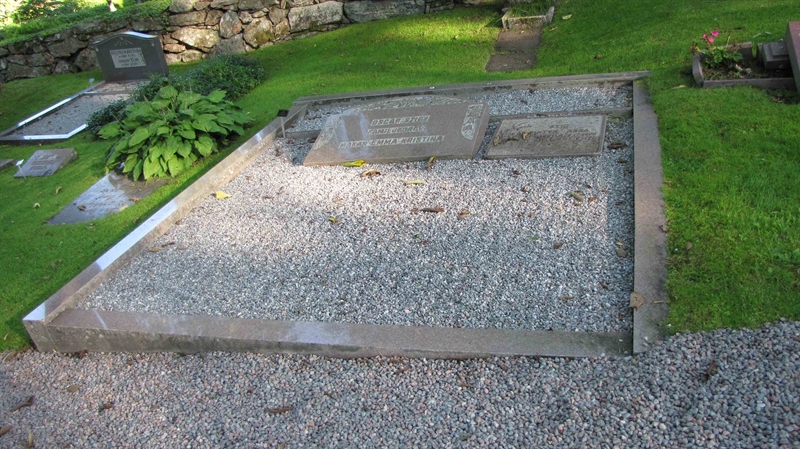 Grave number: HG HÄGER   211, 212