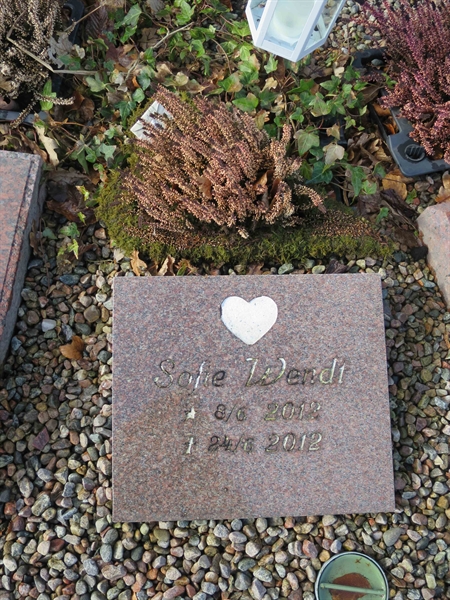 Grave number: HNB IV    27