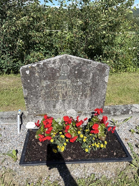 Grave number: 4 G GK   107-108