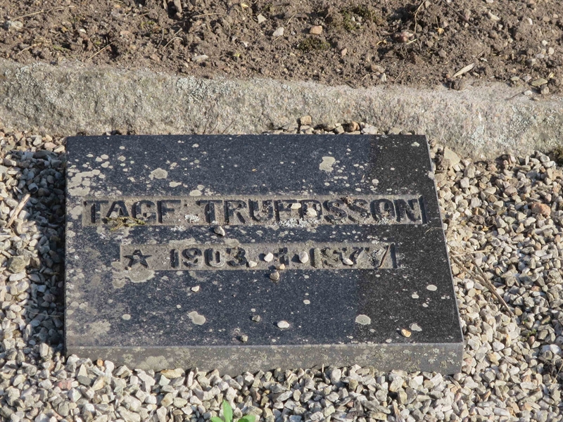 Grave number: HK F   181, 182