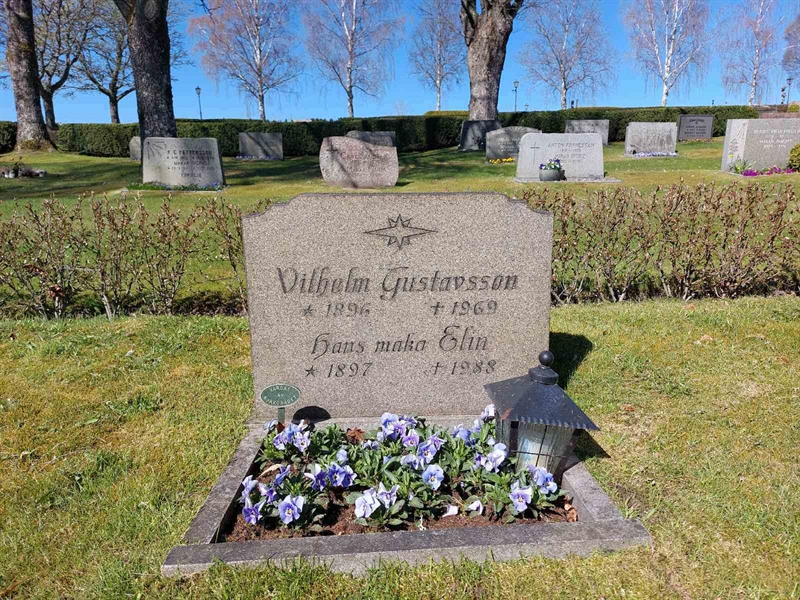 Grave number: HV 32   40, 41