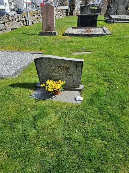 Grave number: TG 002  0165
