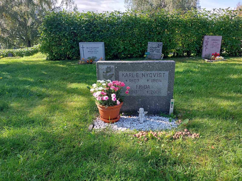 Grave number: K J   168, 169
