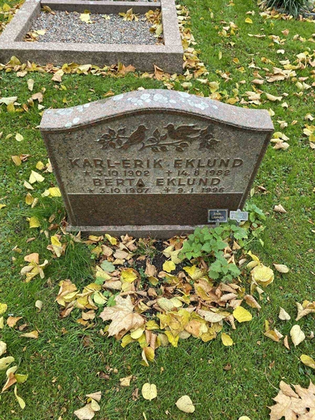 Grave number: 1 07    23
