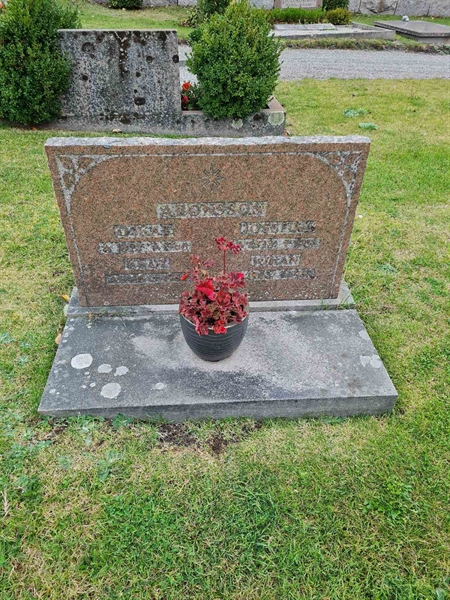 Grave number: F 04   204, 205