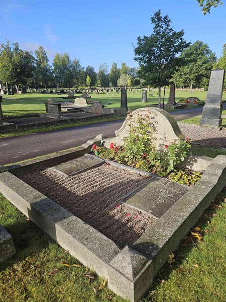 Grave number: Fr 4   669-671