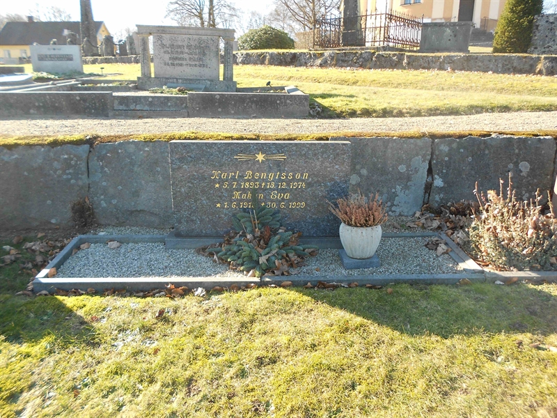 Grave number: NÅ G7     5, 6