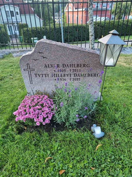 Grave number: 1 33 48