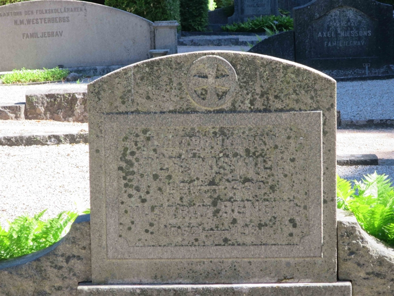 Grave number: HÖB 12   372