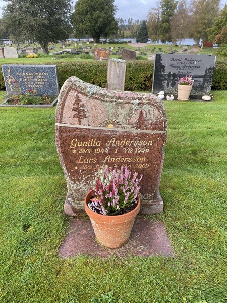Grave number: 4 Öv 18    64