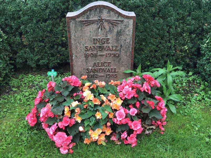 Hautatunnus: Kaga ny   111-112