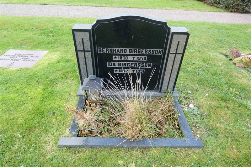 Grave number: TR 3    90