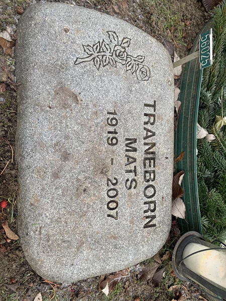 Grave number: R 06    25