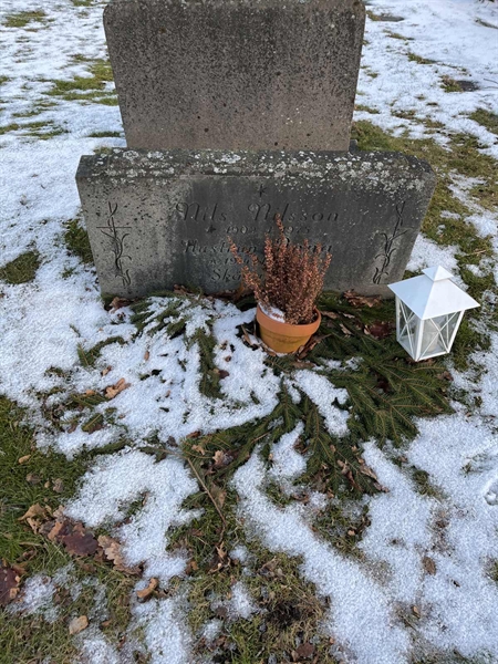 Grave number: Lax mell Kv4 124+125