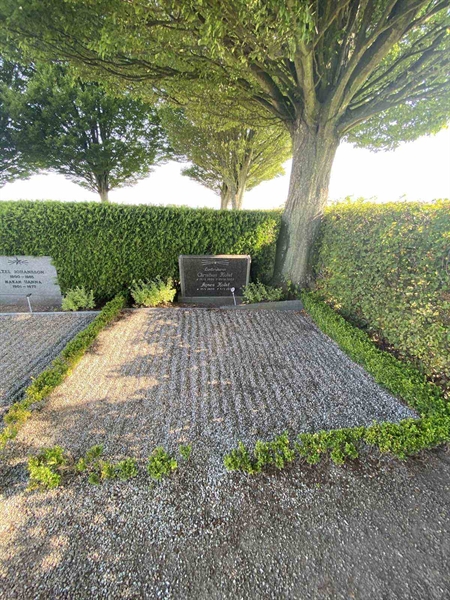 Grave number: GÄ NYA   707, 708