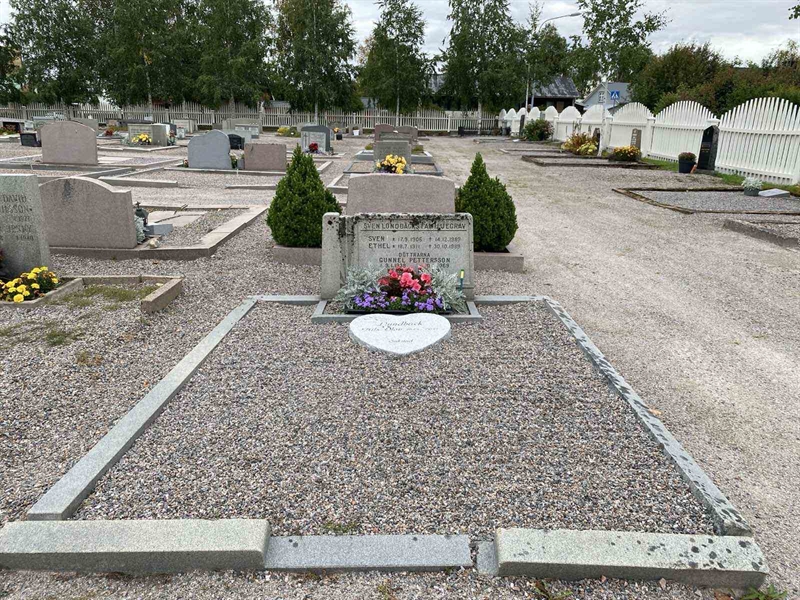 Grave number: 2 07   182