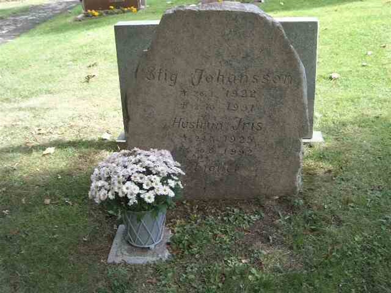Grave number: 02 J   73