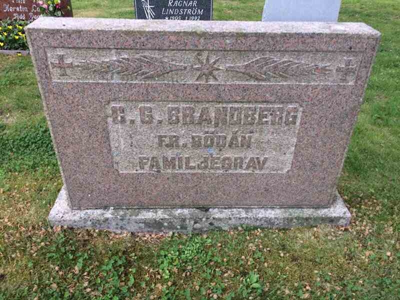 Grave number: BG 9   31, 32