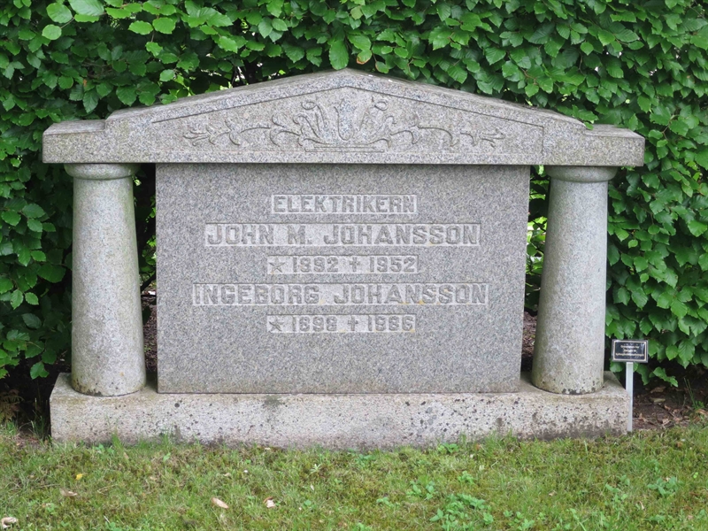 Grave number: HÖB 42    11