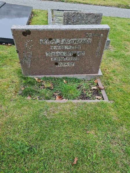 Grave number: F 04   317, 318