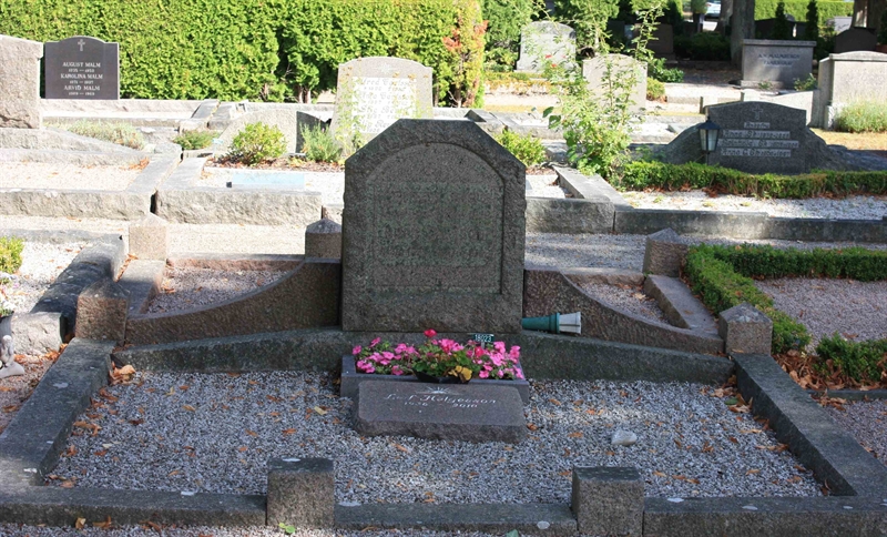 Grave number: Ö 18i    27, 28