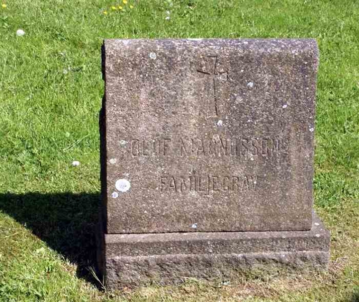 Grave number: SN B    52