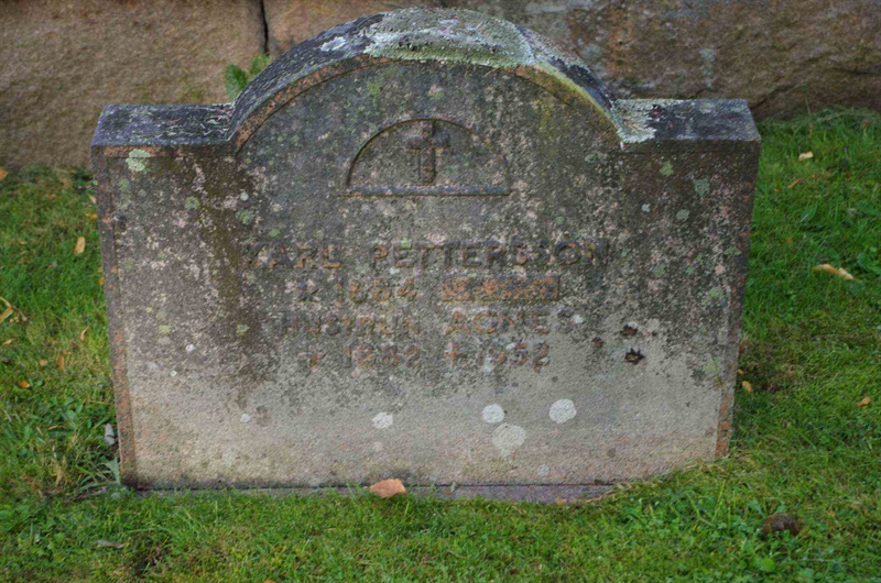 Grave number: 1 09   247