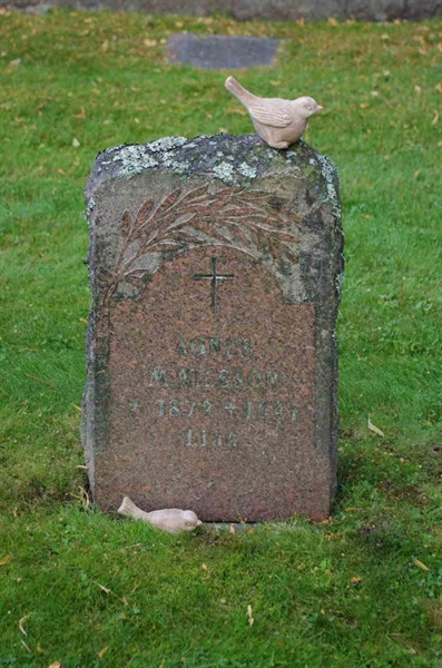 Grave number: 1 09   223