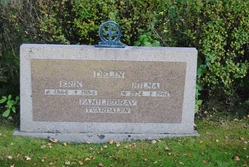Grave number: 1 09   318