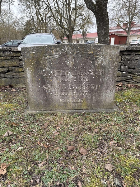 Grave number: G A 102, 103