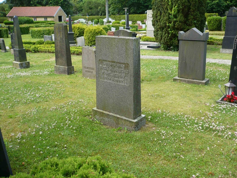 Grave number: 1 8    67