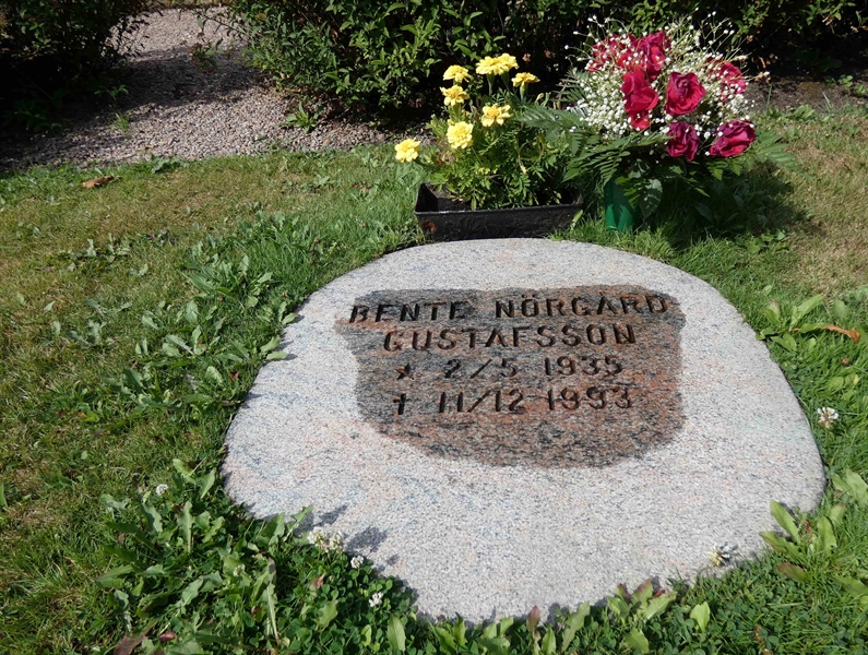 Grave number: TR C     5