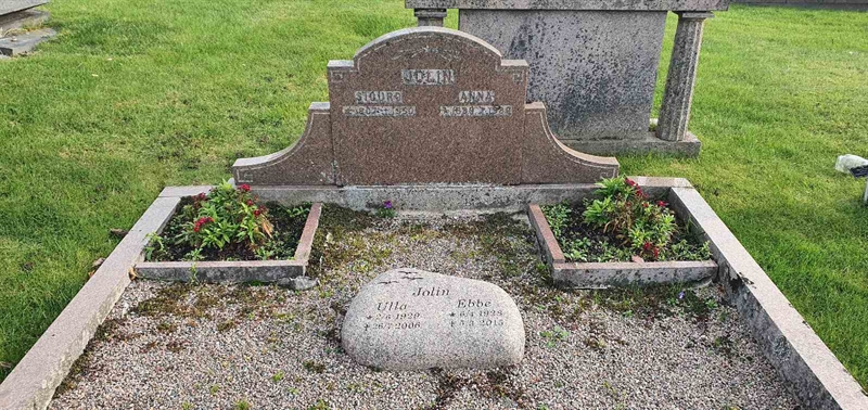 Grave number: GM 005  2333, 2334