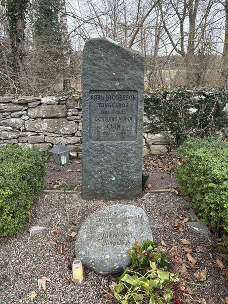 Gravnummer: LE     9, 10