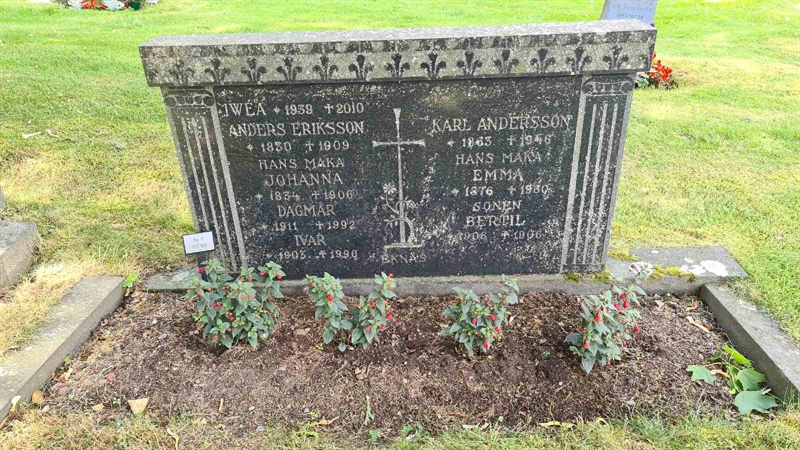 Grave number: M S  157, 158