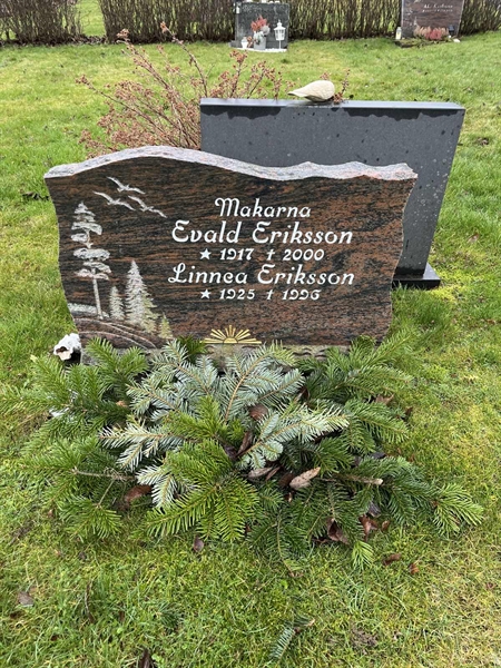 Grave number: Ärt 60 33    17+18