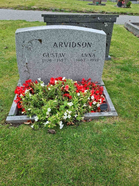 Grave number: F 04   321, 322