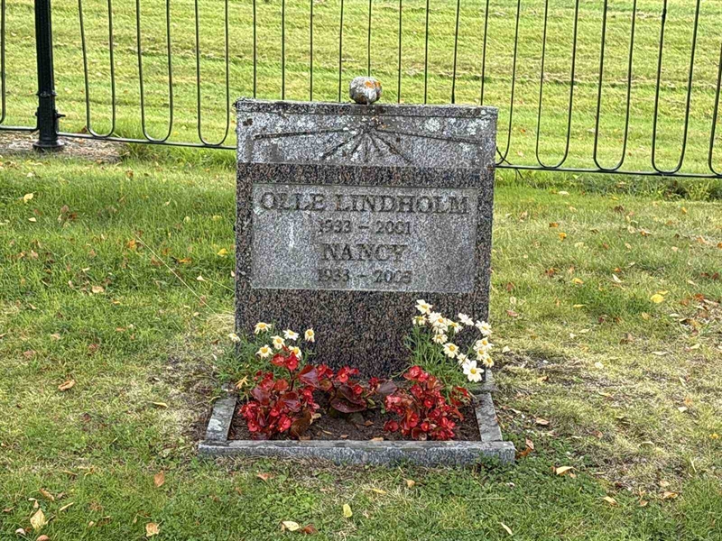 Grave number: IN 33     5-6