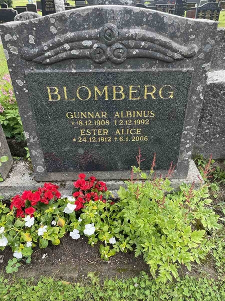 Grave number: N 4 3   350