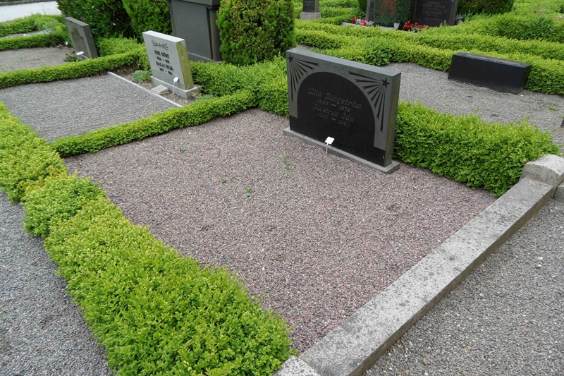 Grave number: SB M   3-4