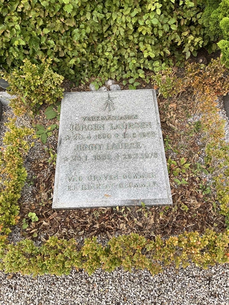 Grave number: NK Urn s     3
