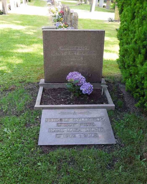 Grave number: SN D   246