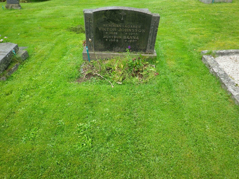 Grave number: VI D    30, 31