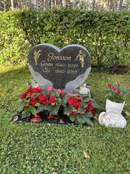 Grave number: 1 KV12   100