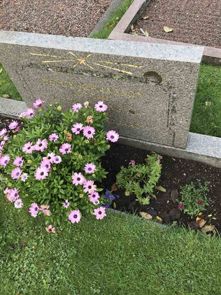 Grave number: B 01   170, 171